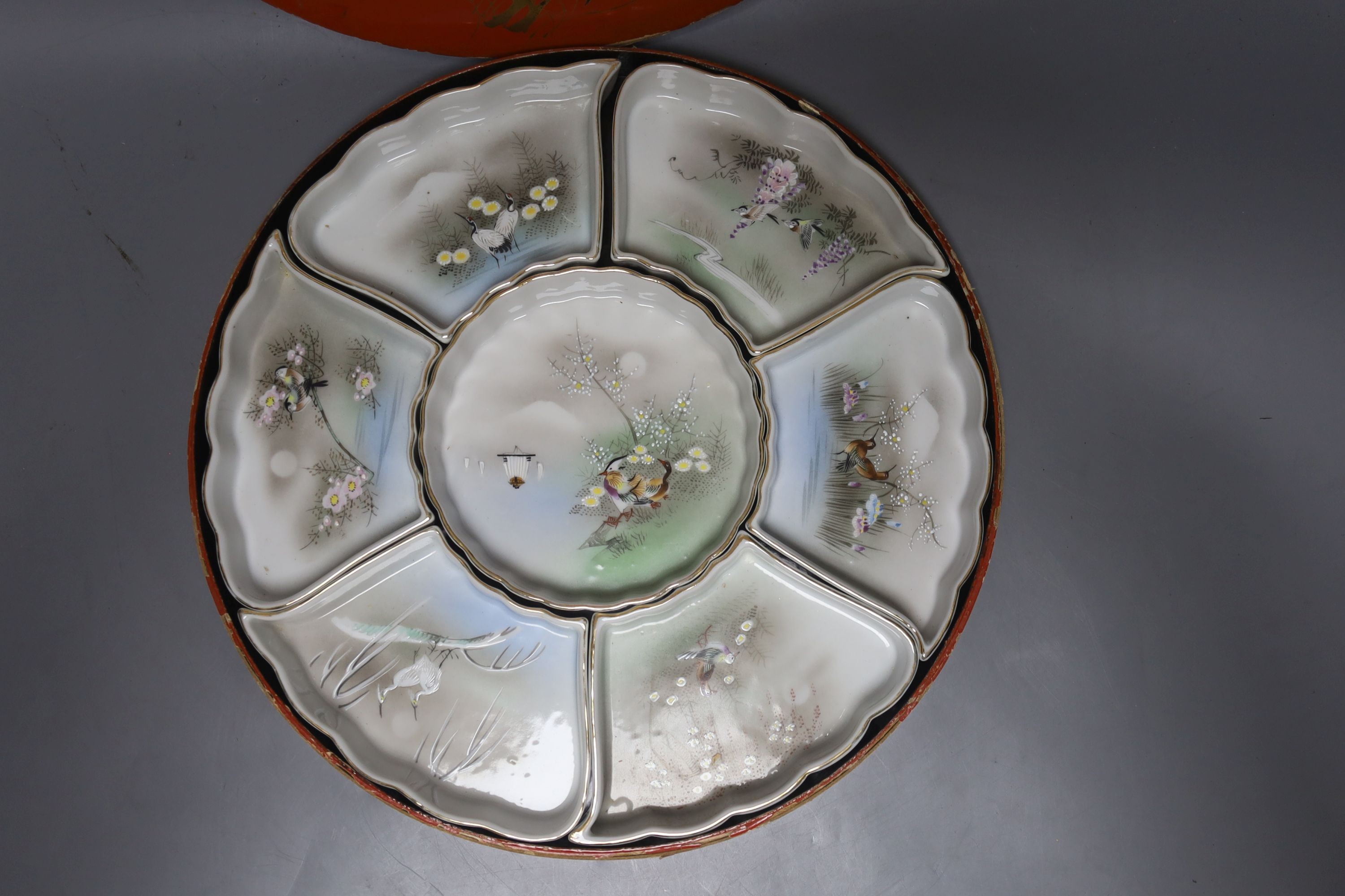 A Japanese porcelain 7 piece supper set in a lacquer box, 31.5cm